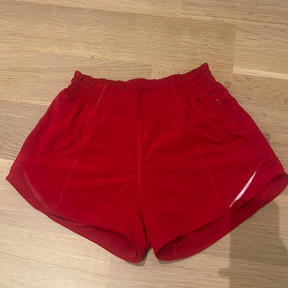 lululemon hotty hot 4’ shorts (dark red)